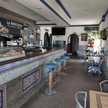 Hostal Restaurante Bar Cafeteria La Melchora Посадас Екстериор снимка