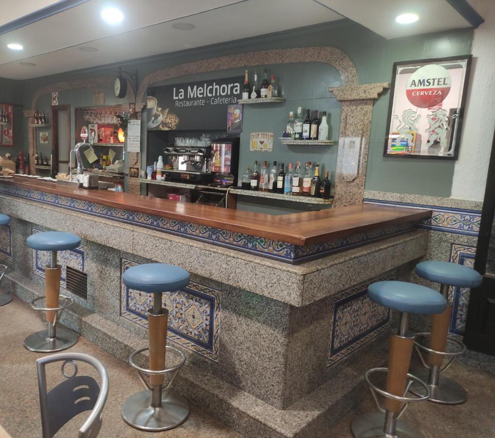 Hostal Restaurante Bar Cafeteria La Melchora Посадас Екстериор снимка