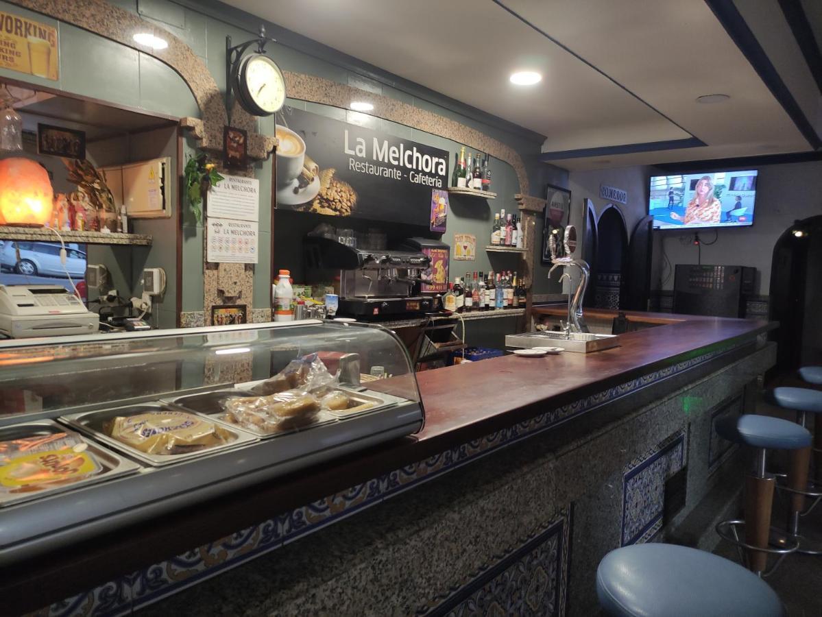 Hostal Restaurante Bar Cafeteria La Melchora Посадас Екстериор снимка