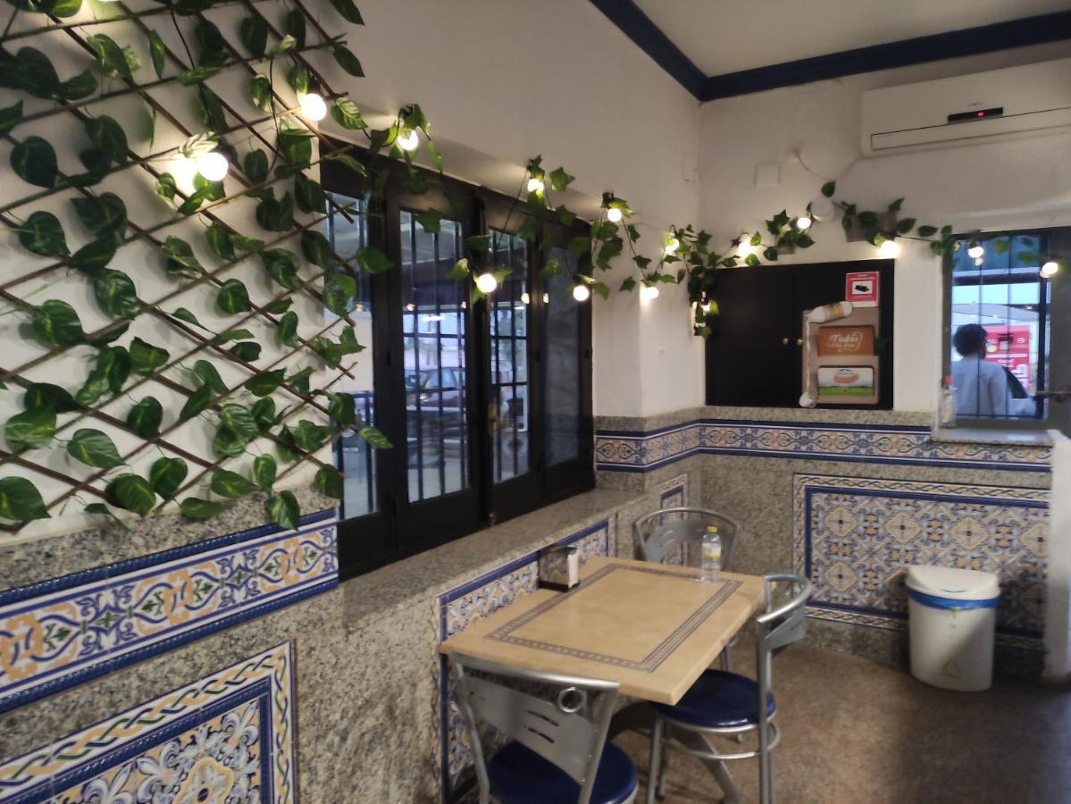 Hostal Restaurante Bar Cafeteria La Melchora Посадас Екстериор снимка
