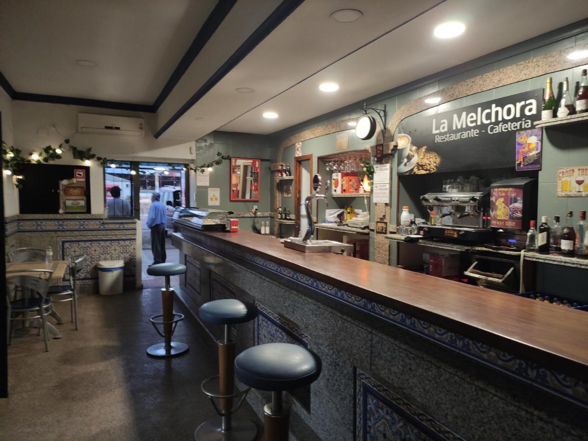 Hostal Restaurante Bar Cafeteria La Melchora Посадас Екстериор снимка
