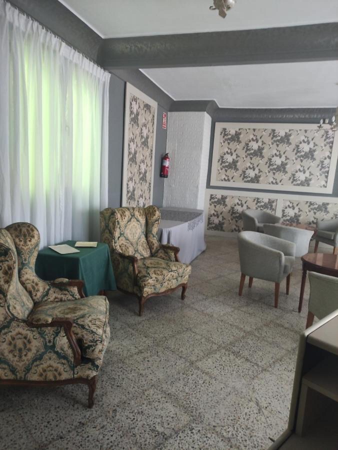 Hostal Restaurante Bar Cafeteria La Melchora Посадас Екстериор снимка