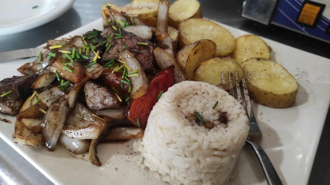 Hostal Restaurante Bar Cafeteria La Melchora Посадас Екстериор снимка